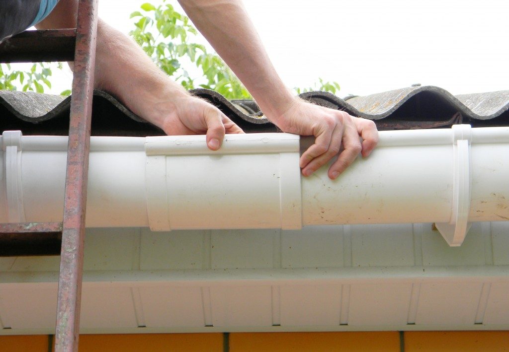 repairing roof gutter